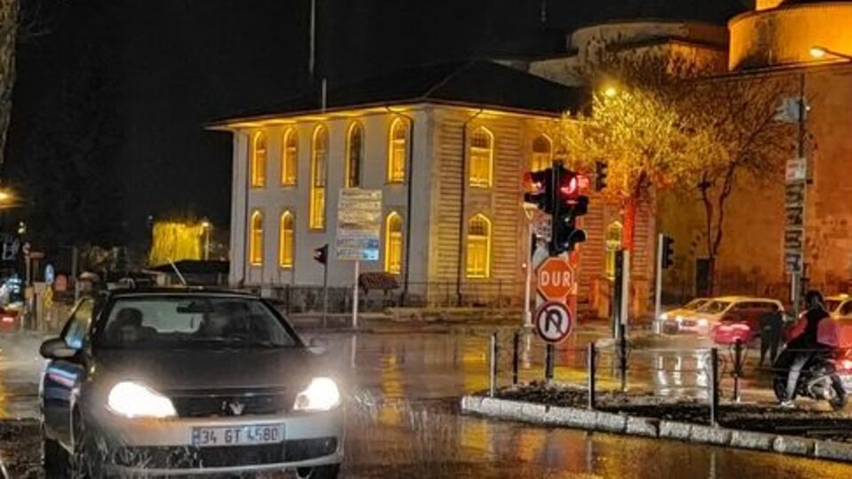 Aniden bastıran yağmur hayatı felç etti