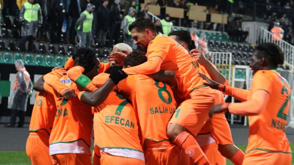 Alanyaspor'dan deplasmanda gol şov!