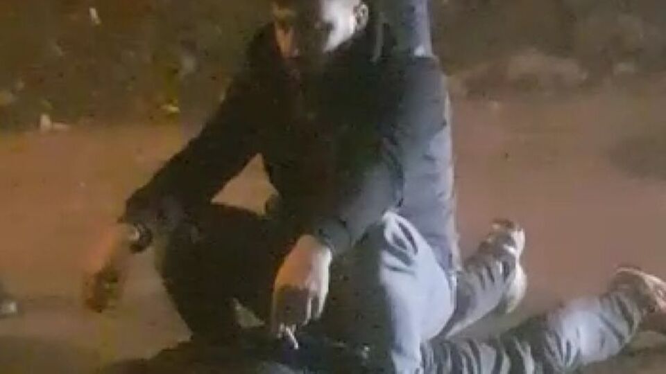 Polisi böyle bekledi! Altındaki hırsız!