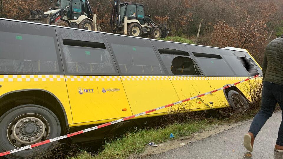 İETT otobüsü şarampole devrildi: 1 ölü