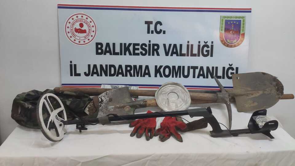 Ormanda defineye suçüstü