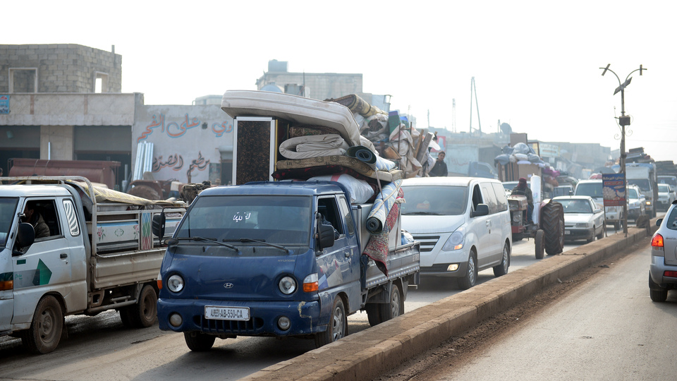 Ateşten kaçıp sınıra akın ediyorlar!