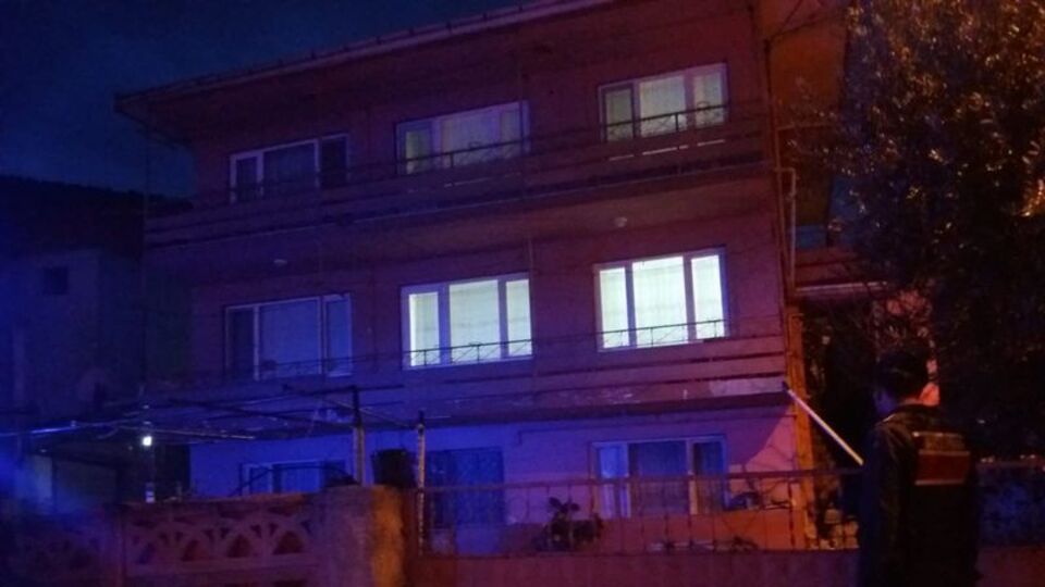 İkinci kattan düşen kadın öldü