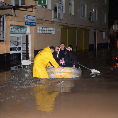 Adana'yı adeta sağanak yuttu!