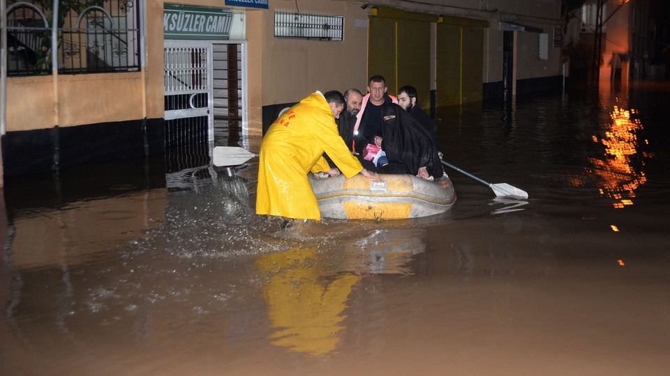 Adana'yı adeta sağanak yuttu!