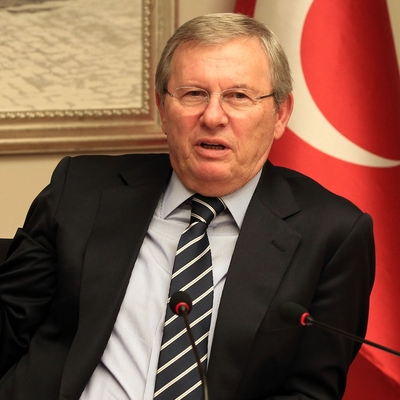 "Zekeriya Alp artık istifa zamanın geldi"