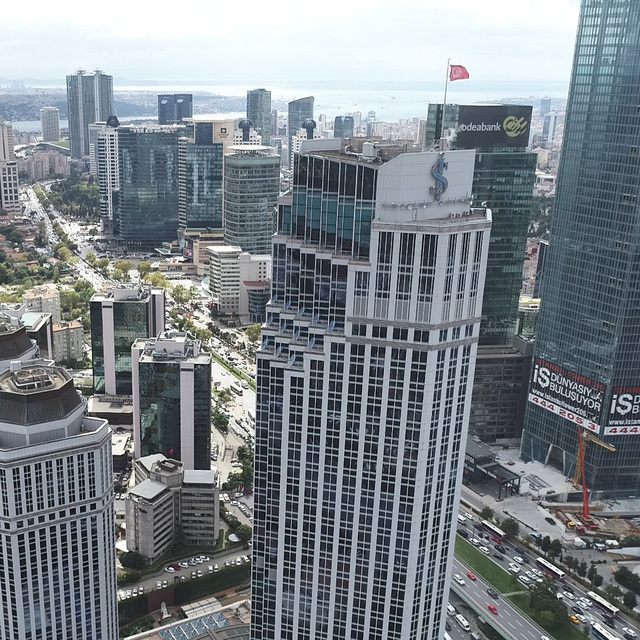 İş'ten 300 milyon liralık hisse alımı