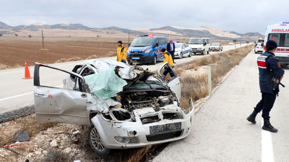 Cenaze dönüşü feci kaza: Ölü ve yaralılar var