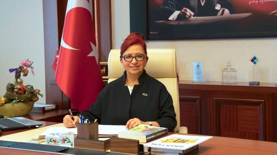 Edibe Sözen rektörlüğe atandı