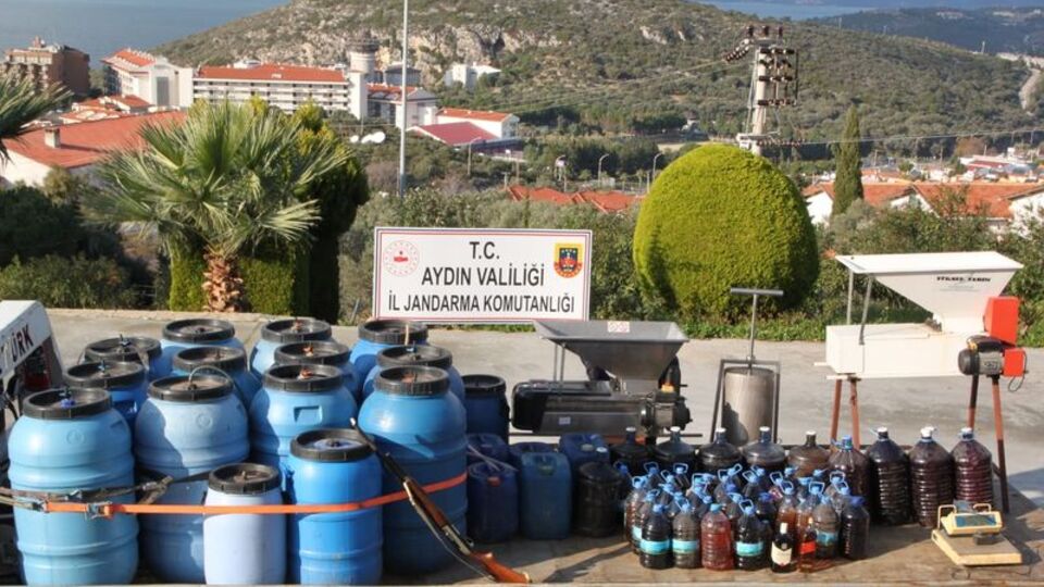 Aydın'da tonlarca sahte şarap ele geçirildi
