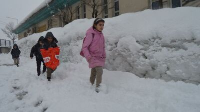 Hakkari'de eğitime kar engeli