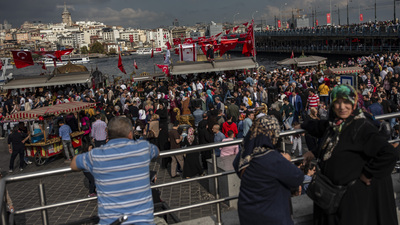 Eminönü'ndeki balıkçılara tahliye yolu açıldı!