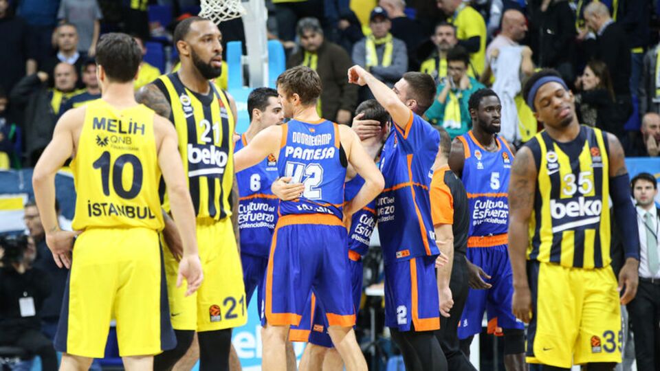 Fenerbahçe Beko uzatmada yıkıldı!