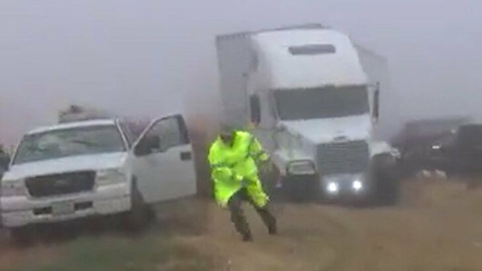 Kontrolden çıkan kamyon çekim ekibini eziyordu