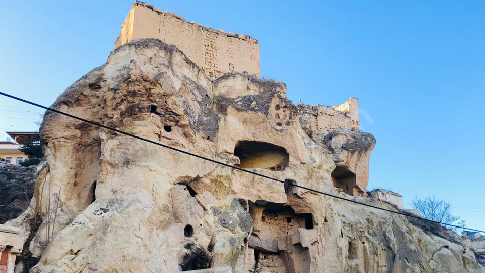 Sahibinden satılık 40 odalı mağara!