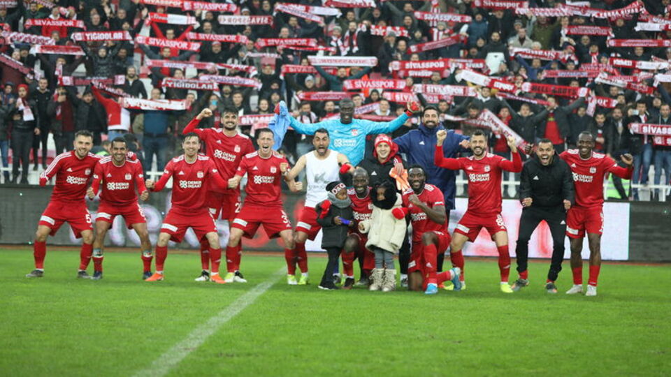 Sivasspor, ilk devrede 3. kez lider