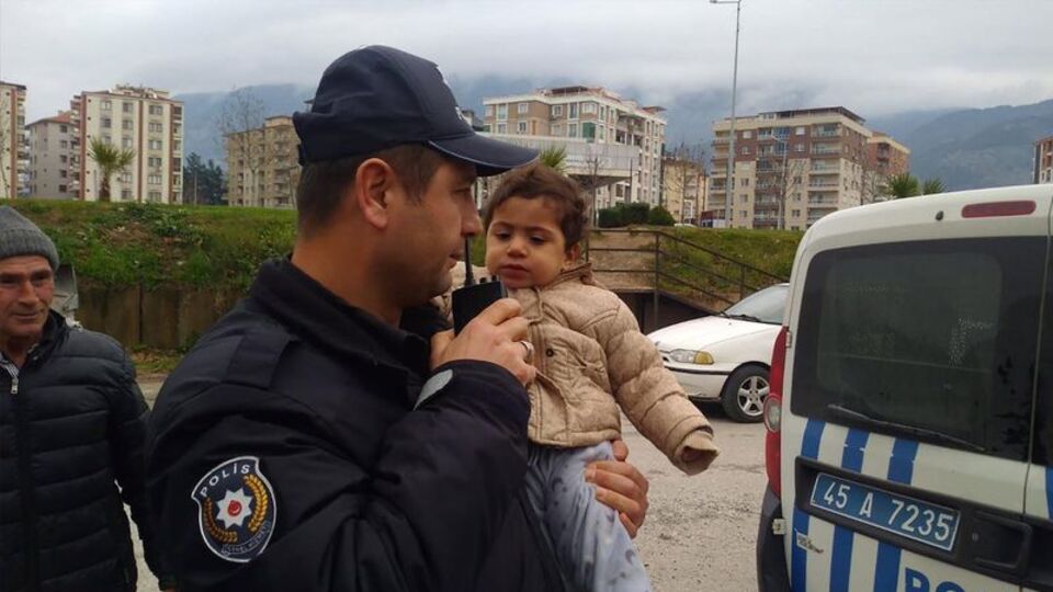 16 aylık kızını araziye terk etti