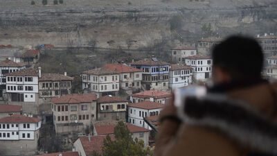 Yeni yıla zamanda yolculuk yaparak girecekler
