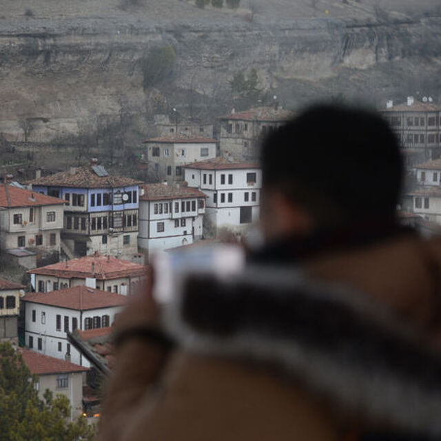 Yeni yıla zamanda yolculuk yaparak girecekler