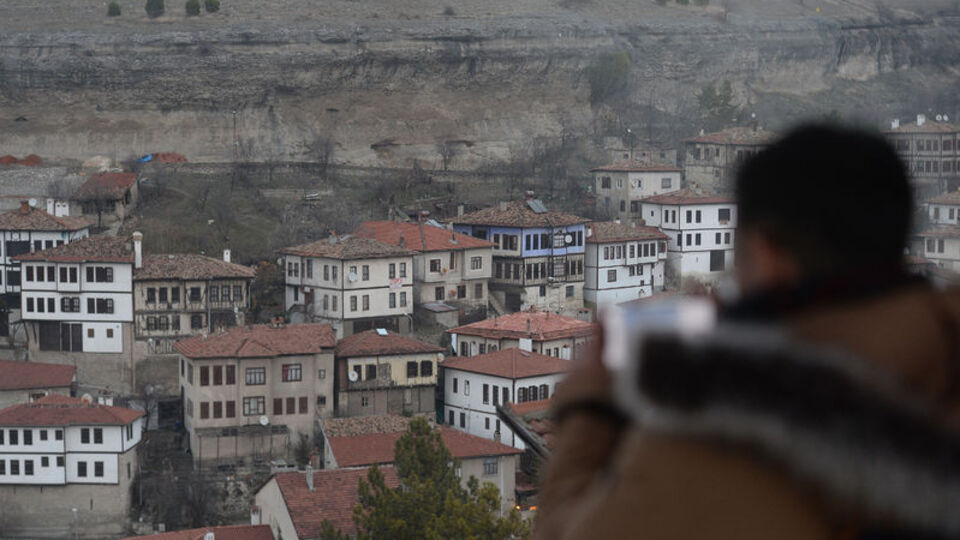 Yeni yıla zamanda yolculuk yaparak girecekler