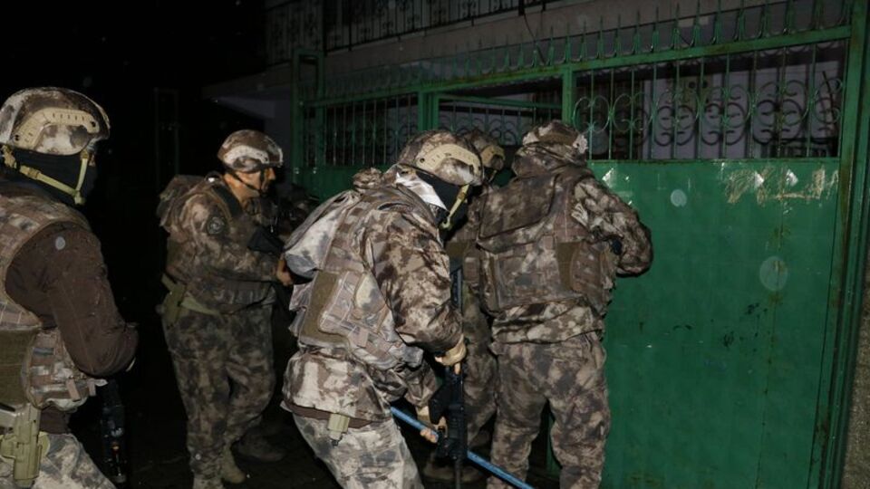 DEAŞ'a darbe üstüne darbe! 5 ilde 84 gözaltı