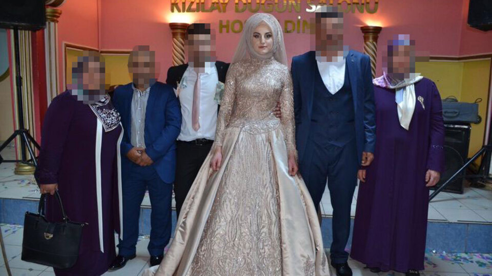 2 aylık bebeğinin yanında bıçaklanıp öldürüldü!