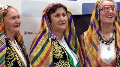 Canlı yayında türkü söylerken bayıldı!