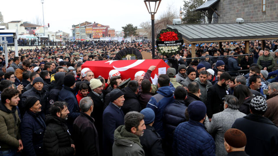 Şehit uzman çavuş toprağa verildi