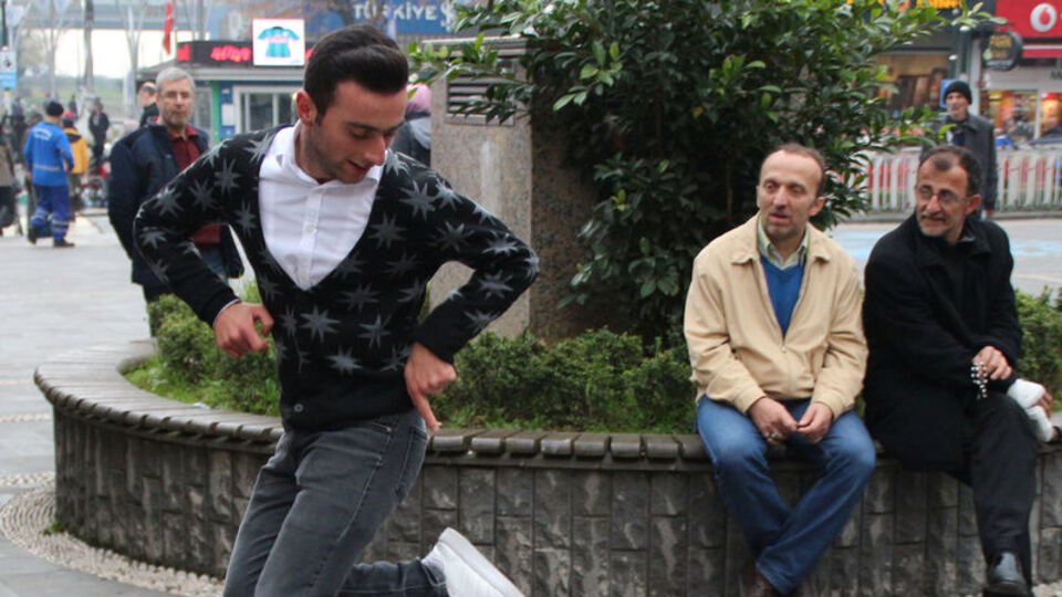 O sese dayanamıyor!