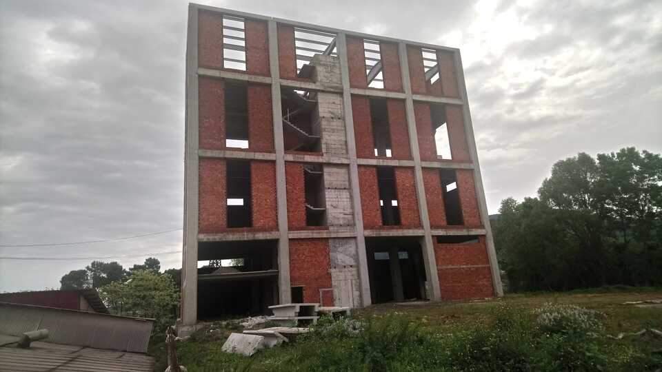 Kâbus binası çökmeden yıkılacak!