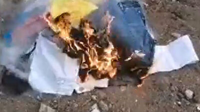 Aldatan eşinin kıyafetlerini yaktı