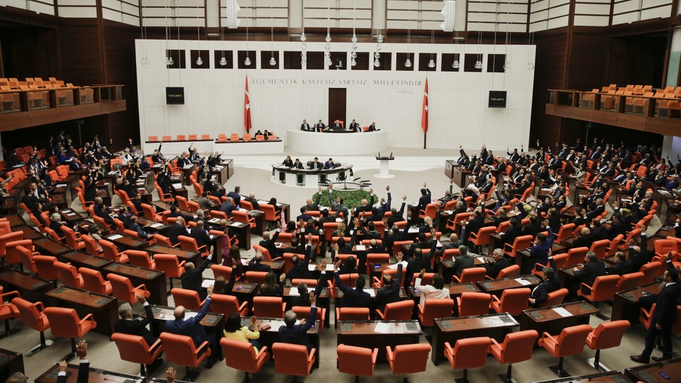 Libya tezkeresi Meclis'te kabul edildi