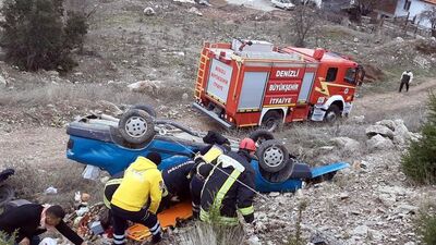 Otomobili itfaiye aracına bağladılar