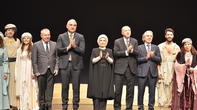 'Leyla ile Mecnun'u izledi