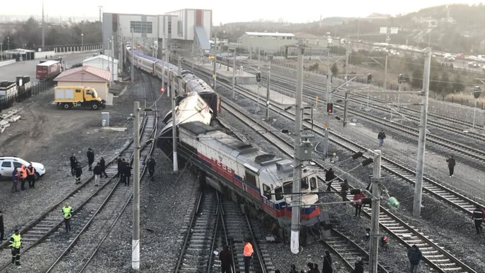 Ankara'da tren raydan çıktı!
