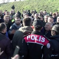 Kamyoncular kontak kapattı