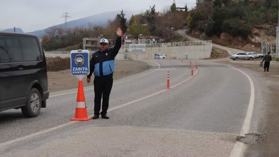 İlçeye giren araçlardan "ayak bastı" parası alıyor!