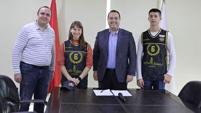 Ayşe Begüm Onbaşı, Akhisar'da