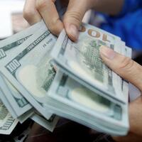 Dolar gerilimle tırmanıyor