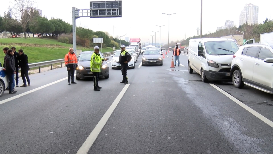 TEM Otoyolu Mahmutbey mevkiinde zincirleme kaza