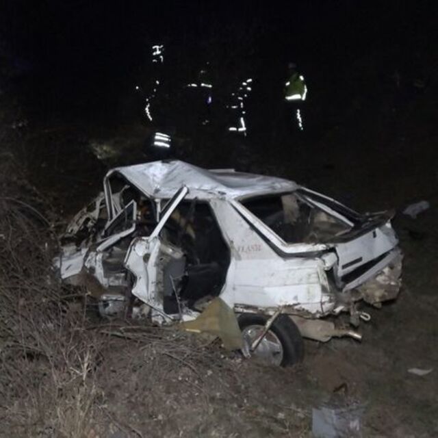 Takla atan otomobil, dereye düştü: 1 ölü