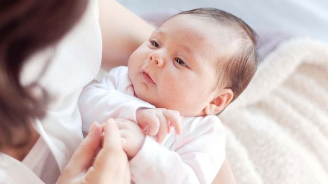 Çok tehlikeli! İnternette satılık anne sütü!