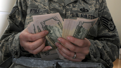 Dolar 'savaşın' gölgesinde