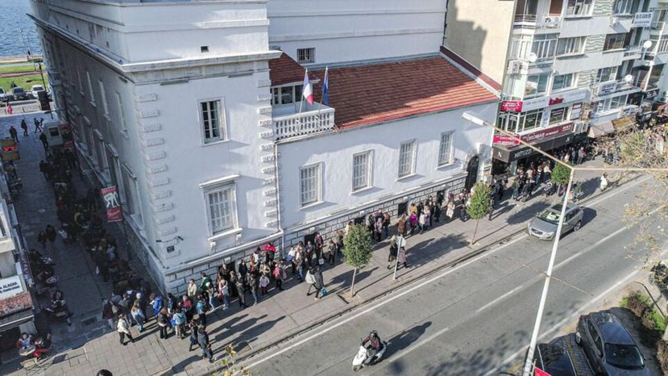 İzmir'de Picasso kuyruğu