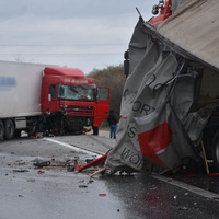 Edirne'de şiddetli rüzgar nedeniyle 2 TIR çarpıştı