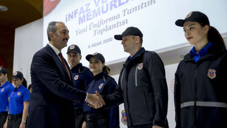 İşte infaz memurunun yeni kıyafeti