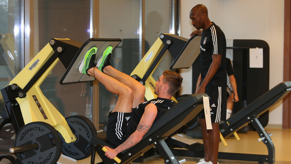 Beşiktaş salonda çalıştı