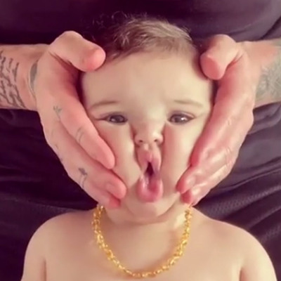 "Severken dişlerimi sıkıyorum"