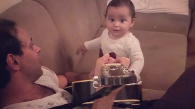 Babasına böyle eşlik etti