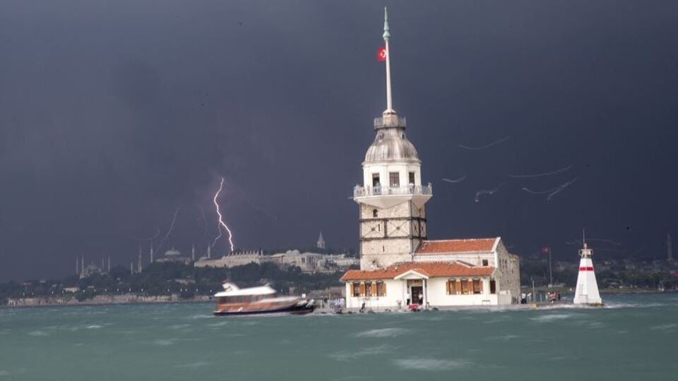 Marmara ve Ege'de tam fırtına! Hızı: 110 km!